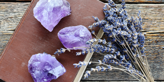 Unlocking the Healing Powers of Amethyst: A Comprehensive Guide to Understanding and Harnessing the Energy of this Powerful Crystal
