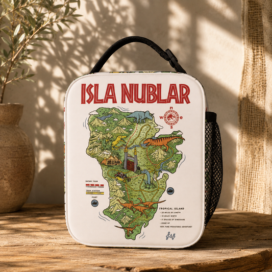A white insulated lunch bag with a black handle and side pocket, featuring a colorful illustrated map of 'Isla Nublár' on the front, displayed on a rustic wooden surface with a potted plant and burlap in the background.