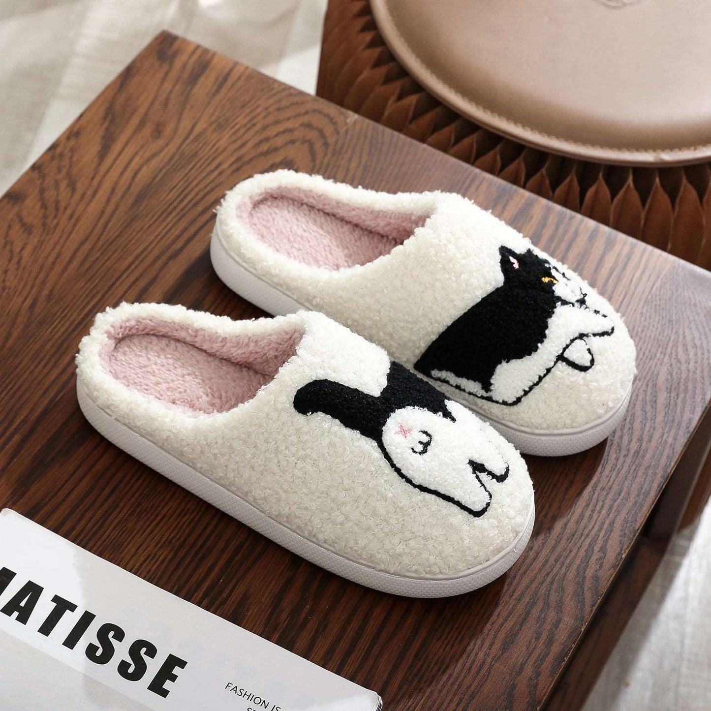 product shot Cat Butt Cotton Slippers