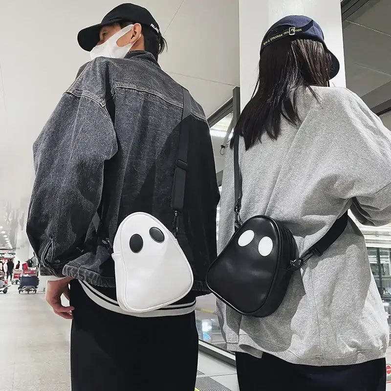 models Vintage Halloween Ghost Crossbody Bag