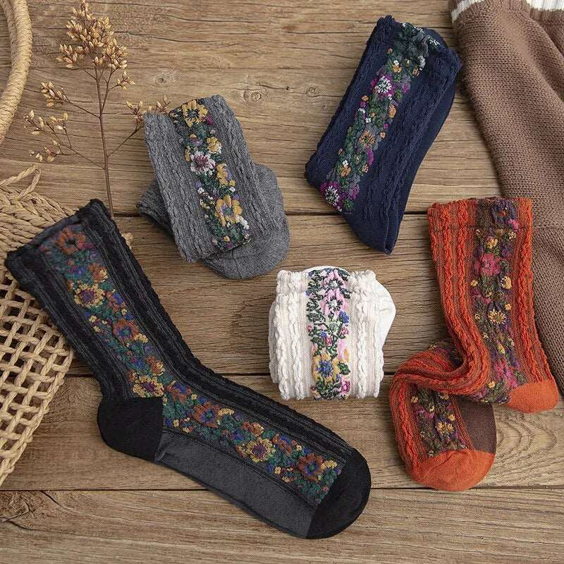 1 Pair Pure Cotton Floral Embroidery Medium Tube Women's Socks